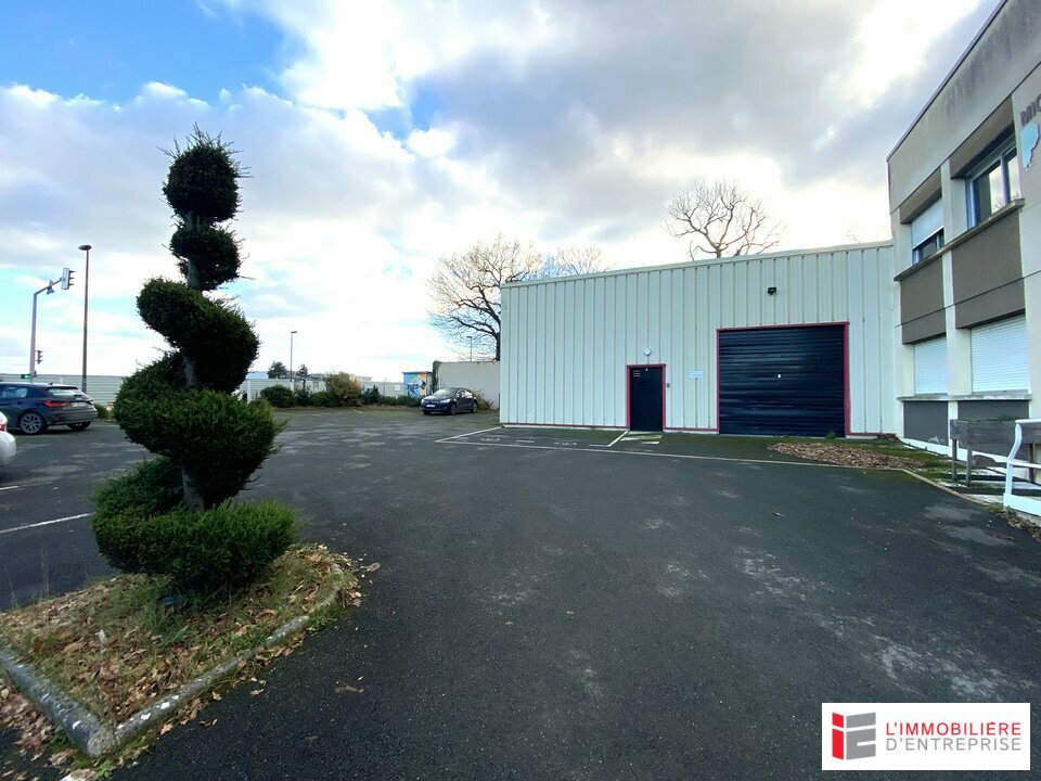 LOCATION LOCAL D'ACTIVITE 210M² + 30M² DE BUREAUX NOYAL SUR VILAINE